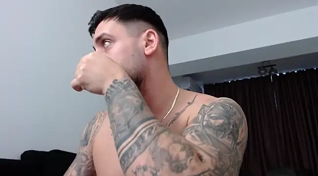 Snapshot of _DylanGreen chatting on 8, 2, 2025 DylanGreen online show from 8, 2, 2025