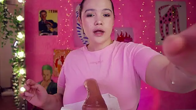 Snapshot of Chery_Lady22 chatting on 6, 11, 2025 Chery Lady22 online show from 6, 11, 2025