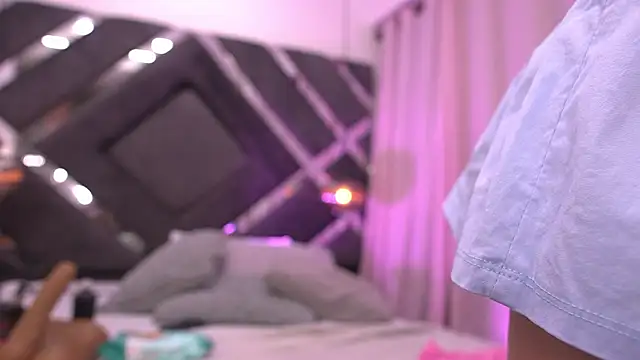 Snapshot of violeta_aroca chatting on 1, 11, 2025 violeta aroca online show from 1, 11, 2025