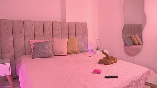 Snapshot of violeta_aroca chatting on 22, 11, 2025 violeta aroca online show from 22, 11, 2025