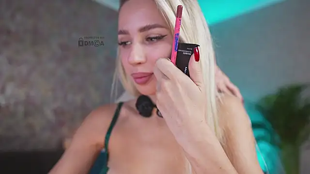 Snapshot of misstics_ chatting on 25, 10, 2025 misstics online show from 25, 10, 2025