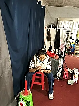 LaInsaciableIntensa online show from 2, 11, 2025