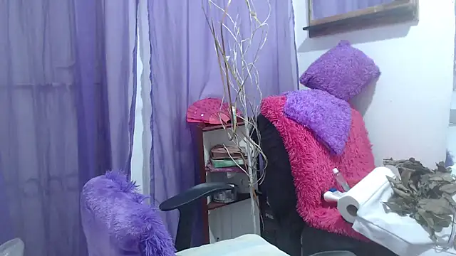 Snapshot of heyline_milf chatting on 1, 11, 2025 heyline milf online show from 1, 11, 2025