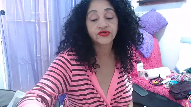 Snapshot of heyline_milf chatting on 5, 12, 2025 heyline milf online show from 5, 12, 2025