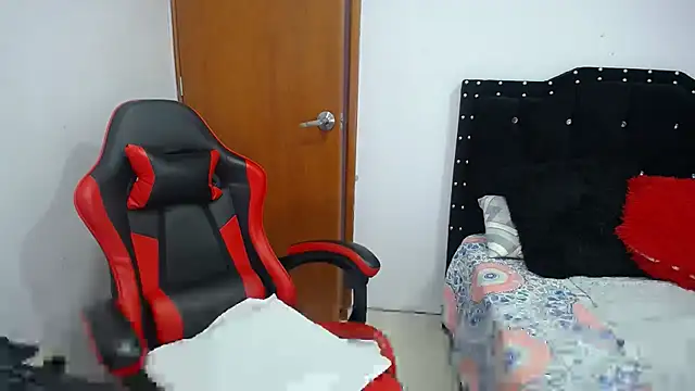 Snapshot of Ursulawhite69 chatting on 27, 10, 2025 Ursulawhite69 online show from 27, 10, 2025