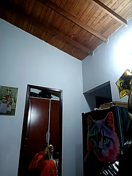 Snapshot of LunaZambrano chatting on 8, 10, 2025 LunaZambrano online show from 8, 10, 2025