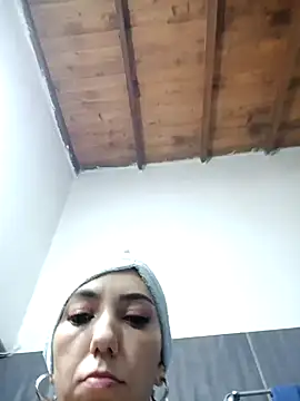 LunaZambrano online show from 15, 11, 2025