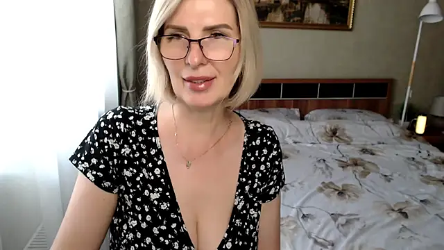 Snapshot of sensualEmilia chatting on 17, 7, 2026 sensualEmilia online show from 17, 7, 2026