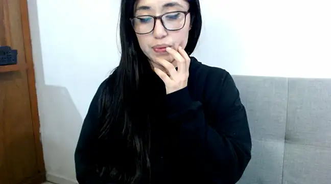 Snapshot of YummymeowW chatting on 23, 2, 2025 YummymeowW online show from 23, 2, 2025