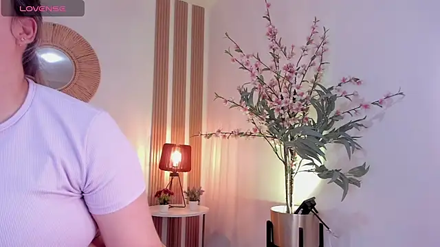 Snapshot of Antonellachic73 chatting on 15, 9, 2025 Antonellachic73 online show from 15, 9, 2025