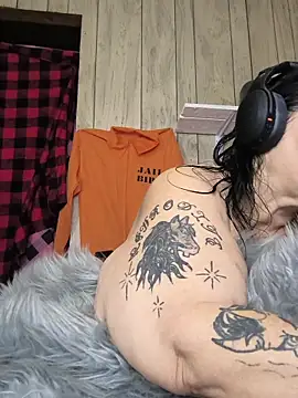 Snapshot of davisdesires@xh chatting on 7, 10, 2025 davisdesiresxh online show from 7, 10, 2025