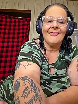 Snapshot of davisdesires@xh chatting on 8, 10, 2025 davisdesiresxh online show from 8, 10, 2025