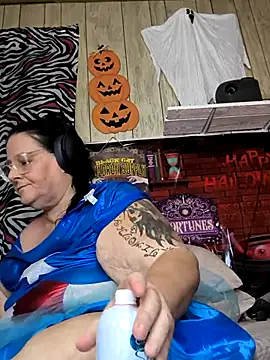Snapshot of davisdesires@xh chatting on 14, 10, 2025 davisdesiresxh online show from 14, 10, 2025