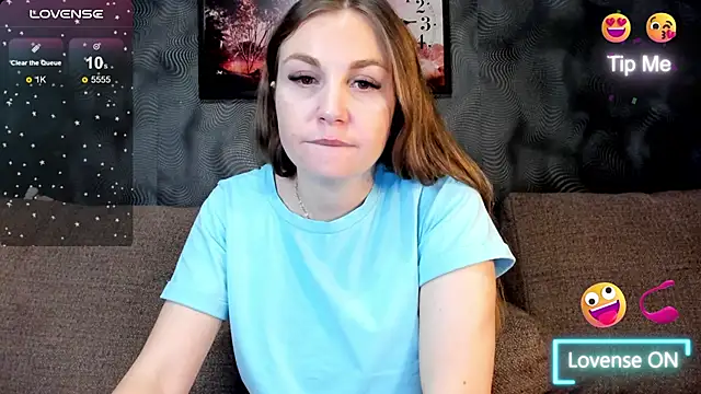 CassieMils online show from 4, 12, 2025