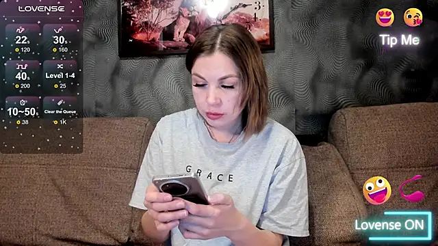 Snapshot of CassieMils chatting on 6, 5, 2026 CassieMils online show from 6, 5, 2026