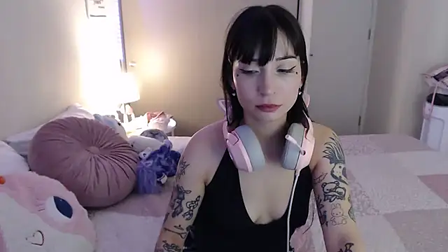 Snapshot of latinpetit chatting on 15, 3, 2025 latinpetit online show from 15, 3, 2025