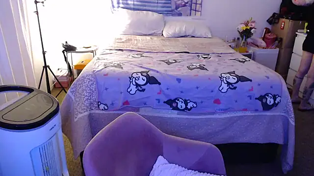 Snapshot of latinpetit chatting on 13, 11, 2025 latinpetit online show from 13, 11, 2025