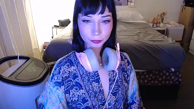 Snapshot of latinpetit chatting on 21, 11, 2025 latinpetit online show from 21, 11, 2025