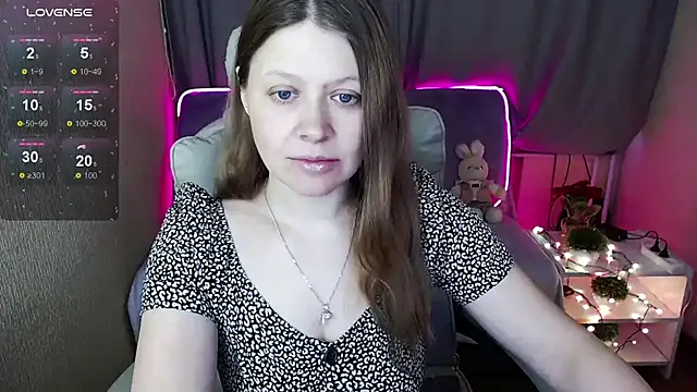 Snapshot of alekasamui chatting on 4, 2, 2025 alekasamui online show from 4, 2, 2025