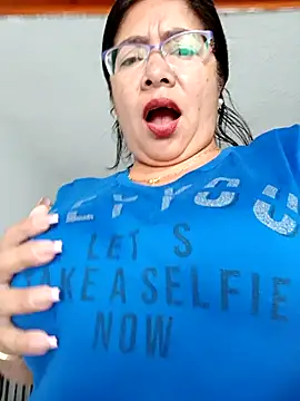 Snapshot of __valentina18 chatting on 10, 1, 2025   valentina18 online show from 10, 1, 2025