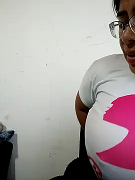 Snapshot of __valentina18 chatting on 22, 1, 2025   valentina18 online show from 22, 1, 2025