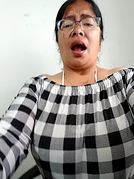 Snapshot of __valentina18 chatting on 12, 2, 2025   valentina18 online show from 12, 2, 2025