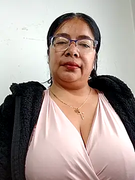 Snapshot of __valentina18 chatting on 17, 2, 2025   valentina18 online show from 17, 2, 2025