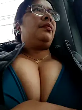 Snapshot of __valentina18 chatting on 5, 3, 2025   valentina18 online show from 5, 3, 2025