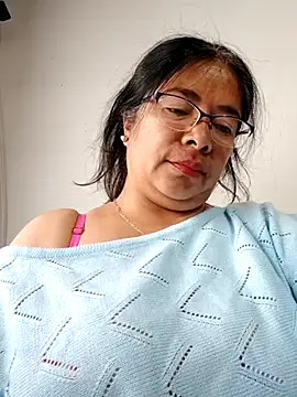 Snapshot of __valentina18 chatting on 5, 3, 2025   valentina18 online show from 5, 3, 2025