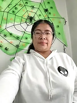 Snapshot of __valentina18 chatting on 6, 10, 2025   valentina18 online show from 6, 10, 2025