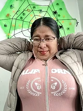 Snapshot of __valentina18 chatting on 8, 10, 2025   valentina18 online show from 8, 10, 2025