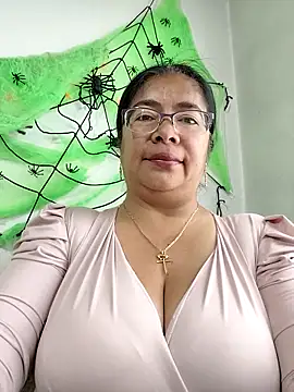 Snapshot of __valentina18 chatting on 12, 10, 2025   valentina18 online show from 12, 10, 2025