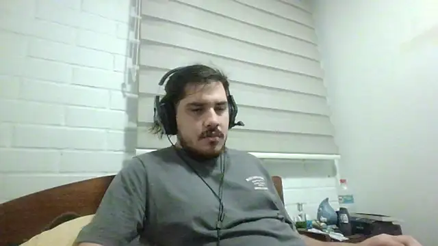 Snapshot of hung_weeb chatting on 1, 4, 2026 hung weeb online show from 1, 4, 2026