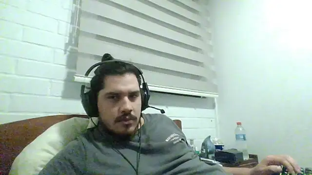 Snapshot of hung_weeb chatting on 3, 4, 2026 hung weeb online show from 3, 4, 2026