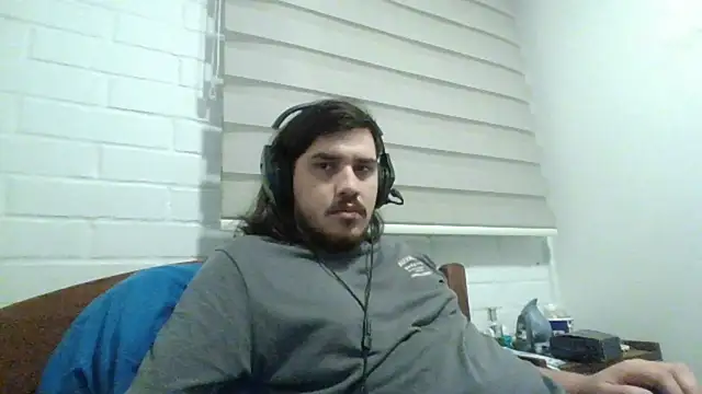 Snapshot of hung_weeb chatting on 4, 4, 2026 hung weeb online show from 4, 4, 2026