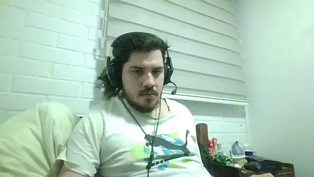 Snapshot of hung_weeb chatting on 6, 4, 2026 hung weeb online show from 6, 4, 2026