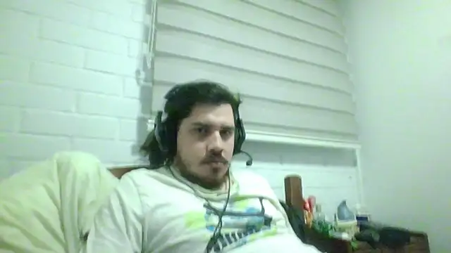 Snapshot of hung_weeb chatting on 6, 4, 2026 hung weeb online show from 6, 4, 2026