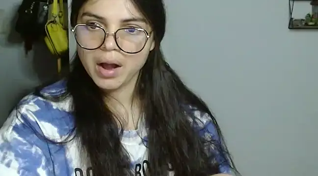 Snapshot of Nikkykora15 chatting on 12, 1, 2025 Nikkykora15 online show from 12, 1, 2025