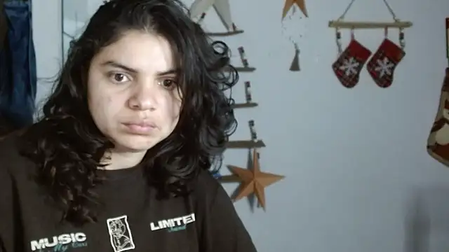 Snapshot of Nikkykora15 chatting on 4, 12, 2025 Nikkykora15 online show from 4, 12, 2025