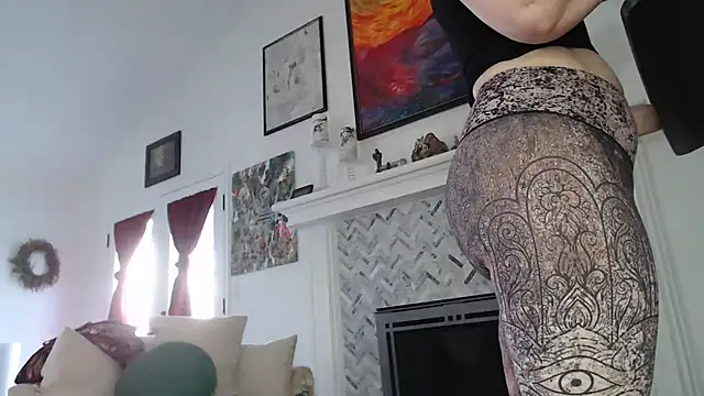 AuroraWillows online show from 2, 3, 2025