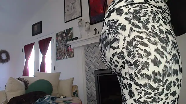 AuroraWillows online show from 5, 3, 2025