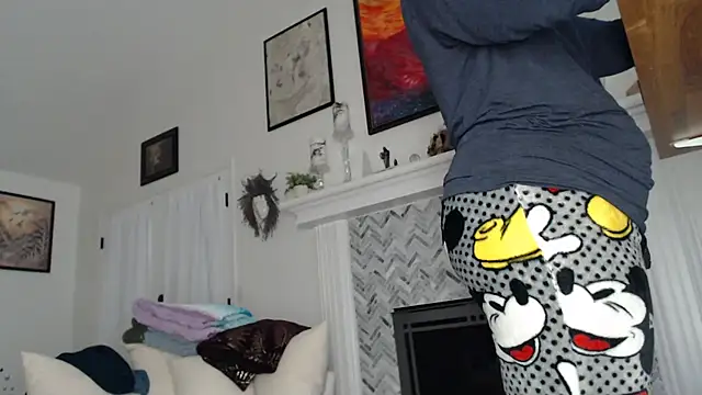 AuroraWillows online show from 11, 11, 2025