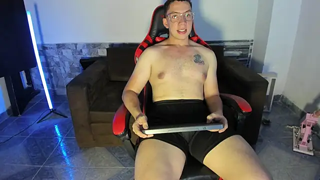 davinalhot online show from 8, 4, 2026