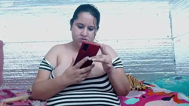 Snapshot of EMILY-NESSA chatting on 24, 2, 2025 EMILY-NESSA online show from 24, 2, 2025