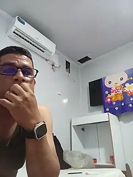 Snapshot of El-reyleon chatting on 28, 5, 2026 El-reyleon online show from 28, 5, 2026