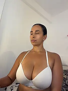 Snapshot of ThaliaGomex chatting on 22, 6, 2026 ThaliaGomex online show from 22, 6, 2026