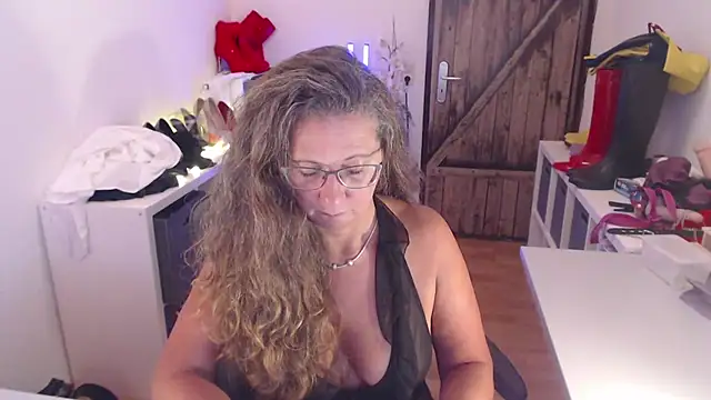 Snapshot of GeilesLuder75 chatting on 4, 8, 2026 GeilesLuder75 online show from 4, 8, 2026