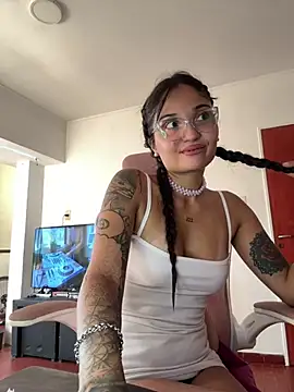 LunaXuan online show from 24, 1, 2025