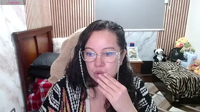 Sonialorens  online show from 15, 4, 2026