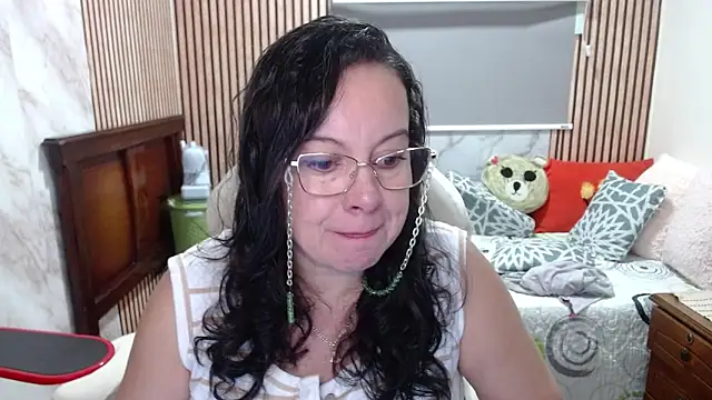 Snapshot of Sonialorens_ chatting on 7, 5, 2026 Sonialorens online show from 7, 5, 2026